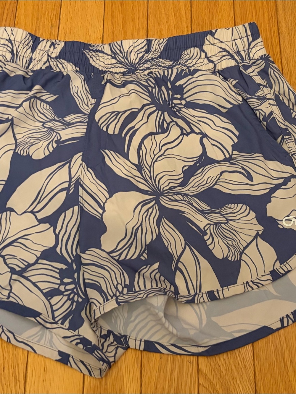GAP Women Athletic Shorts Blue and White Floral Print